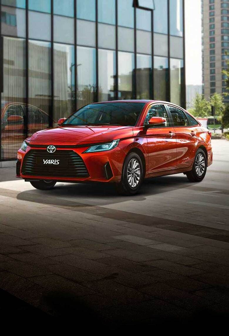 Yaris sedán hibrido de Toyota encuéntralo en Mitsui y mas carros para recorrer las  calles  de Perú  